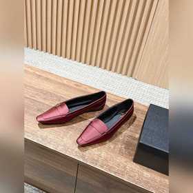 Новые туфли Saint Laurent с плоским кв