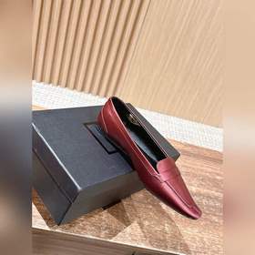 Новые туфли Saint Laurent с плоским кв
