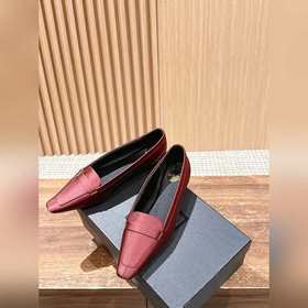 Новые туфли Saint Laurent с плоским кв