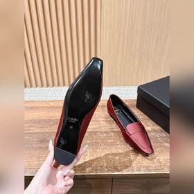 Новые туфли Saint Laurent с плоским кв