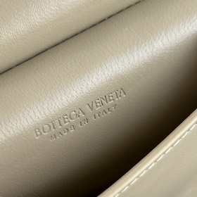 Новинка BV Solstice Compact Cardholder