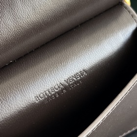 Новинка BV Solstice Compact Cardholder