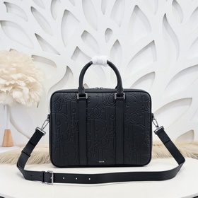Dior- Новейшая коллекция портфелей Dio