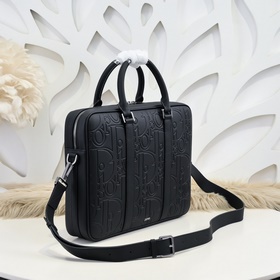 Dior- Новейшая коллекция портфелей Dio