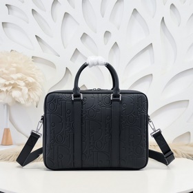 Dior- Новейшая коллекция портфелей Dio