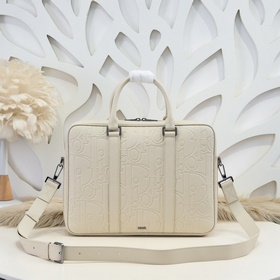 Dior- Новейшая коллекция портфелей Dio