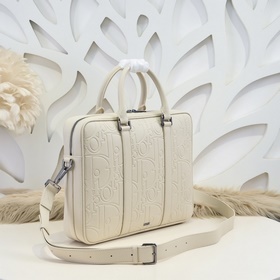 Dior- Новейшая коллекция портфелей Dio