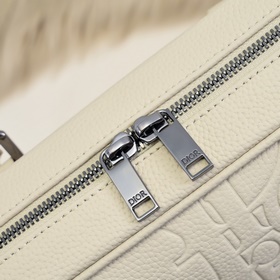 Dior- Новейшая коллекция портфелей Dio