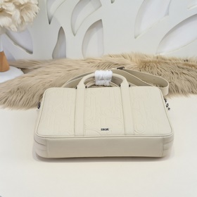 Dior- Новейшая коллекция портфелей Dio