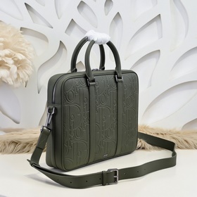 Dior- Новейшая коллекция портфелей Dio