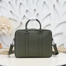 Dior- Новейшая коллекция портфелей Dio