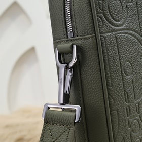 Dior- Новейшая коллекция портфелей Dio