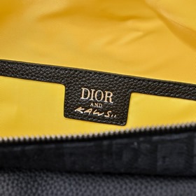 Новейшая сумка через плечо от Dior-Dio