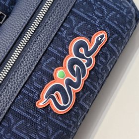 Новейшая сумка через плечо от Dior-Dio
