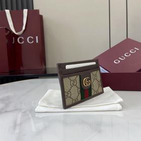 Коллекция Ophidia мастерски сочетает 