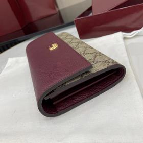Этот футляр для ключей изготовлен из д