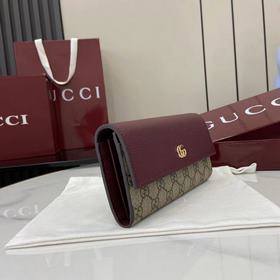 Этот футляр для ключей изготовлен из д