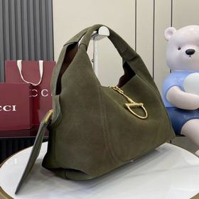 В этой сумке через плечо Gucci Softbit