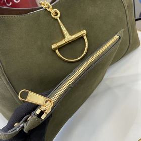 В этой сумке через плечо Gucci Softbit