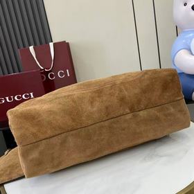 Эта сумка через плечо Gucci Softbit ма