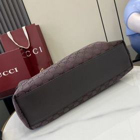 Сумка Gucci Beatrix отличается неприну