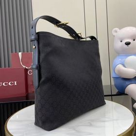 Коллекция осень/зима 2026. Сумка Gucci