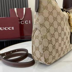 Новая коллекция Gucci впечатляет. Диза