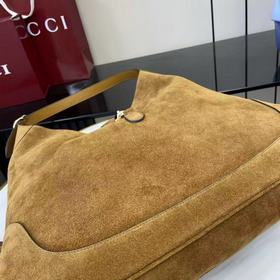 Gucci Jackie 1961 представляет мягкую 