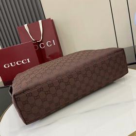 Сумка Gucci Beatrix отличается неприну