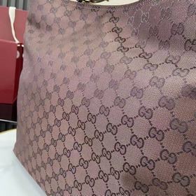 Сумка Gucci Beatrix отличается неприну