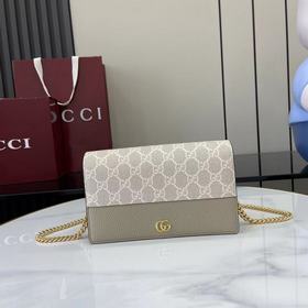 Кошелек GG Marmont с цепочкой украшен