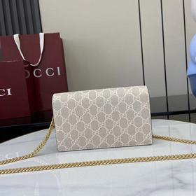 Кошелек GG Marmont с цепочкой украшен 