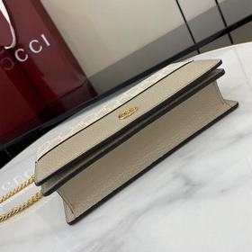Кошелек GG Marmont с цепочкой украшен 