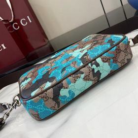 Яркий камуфляж сочетается с характерны