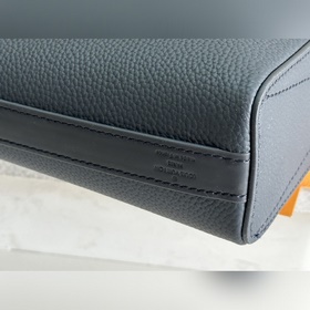Модель M21440 Этот портфель изготовлен