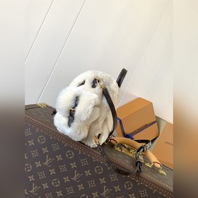 Высококачественная аутентичная вещь ,