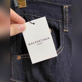 Balenciaga и Arc'teryx： модные му
