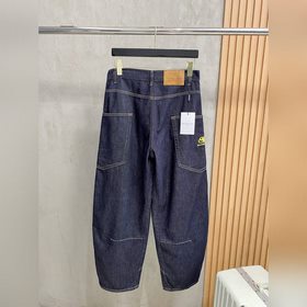 Balenciaga и Arc'teryx： модные му