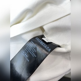 Balenciaga： новая коллекция, ради кото