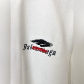 Balenciaga： новая коллекция, ради кото