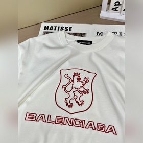 Balenciaga — модель с официального сай