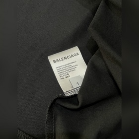 Balenciaga — модель с официального сай