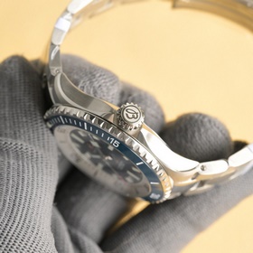 Часы Breitling Superocean 42 мм. 1： Ч