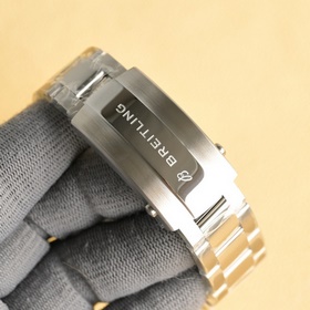 Часы Breitling Superocean 42 мм. 1： Ч
