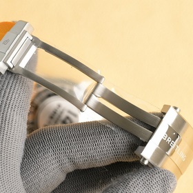 Часы Breitling Superocean 42 мм. 1： Ч