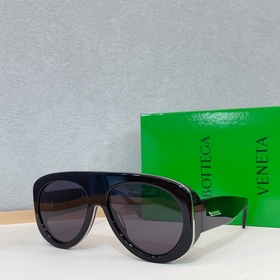Bottega Veneta Oversized МОДЕЛЬ： BV1