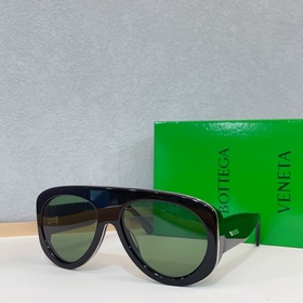 Bottega Veneta Oversized МОДЕЛЬ： BV1