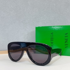Bottega Veneta Oversized МОДЕЛЬ： BV1