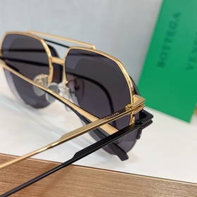 Модель с официального сайта Bottega V
