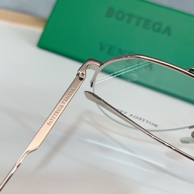 Модель с официального сайта Bottega V